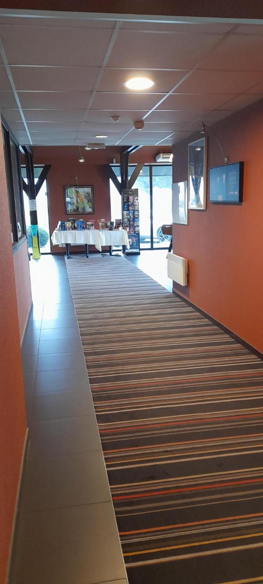 Готель Ibis Styles Segre Екстер'єр фото