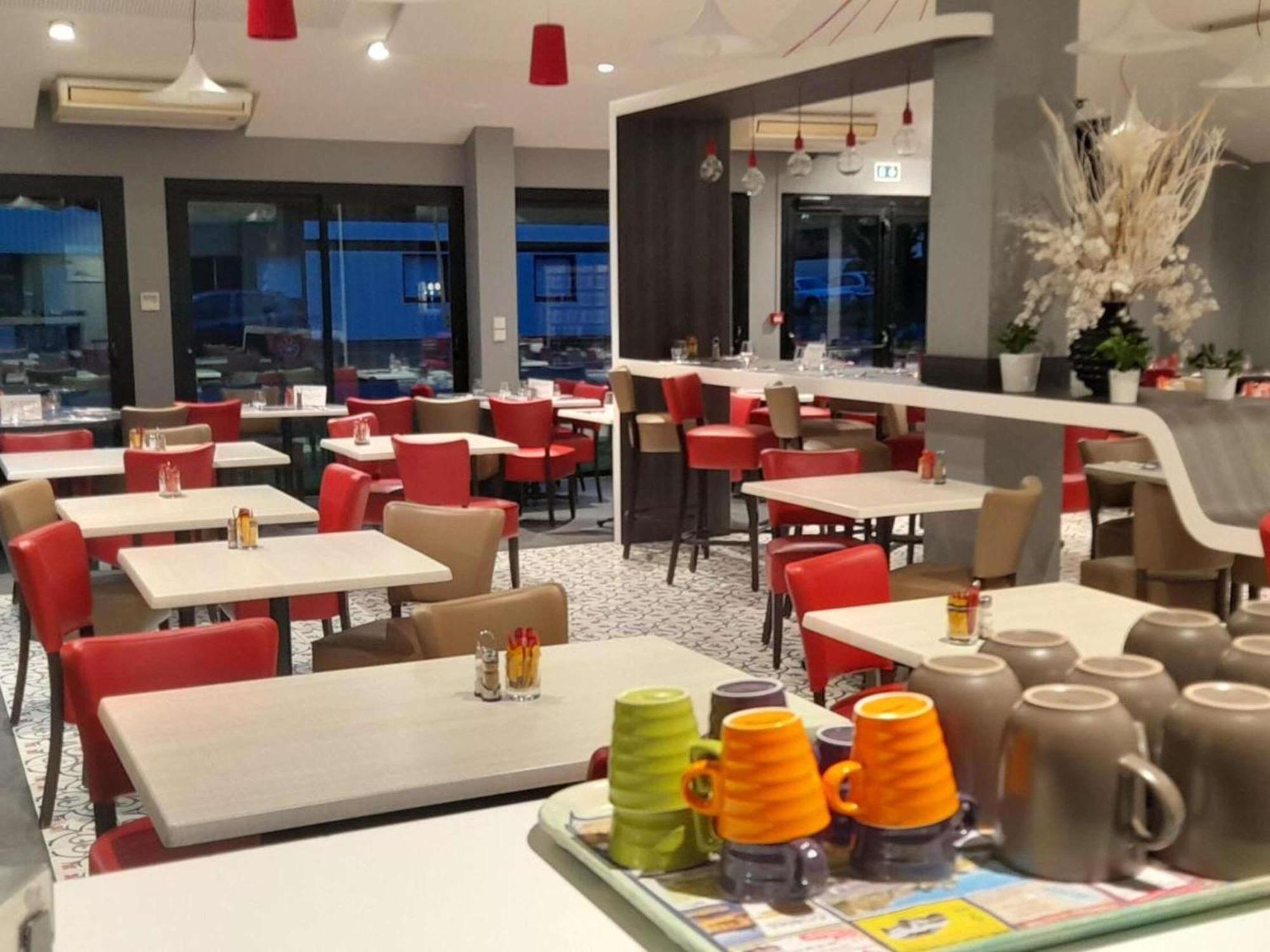 Готель Ibis Styles Segre Екстер'єр фото