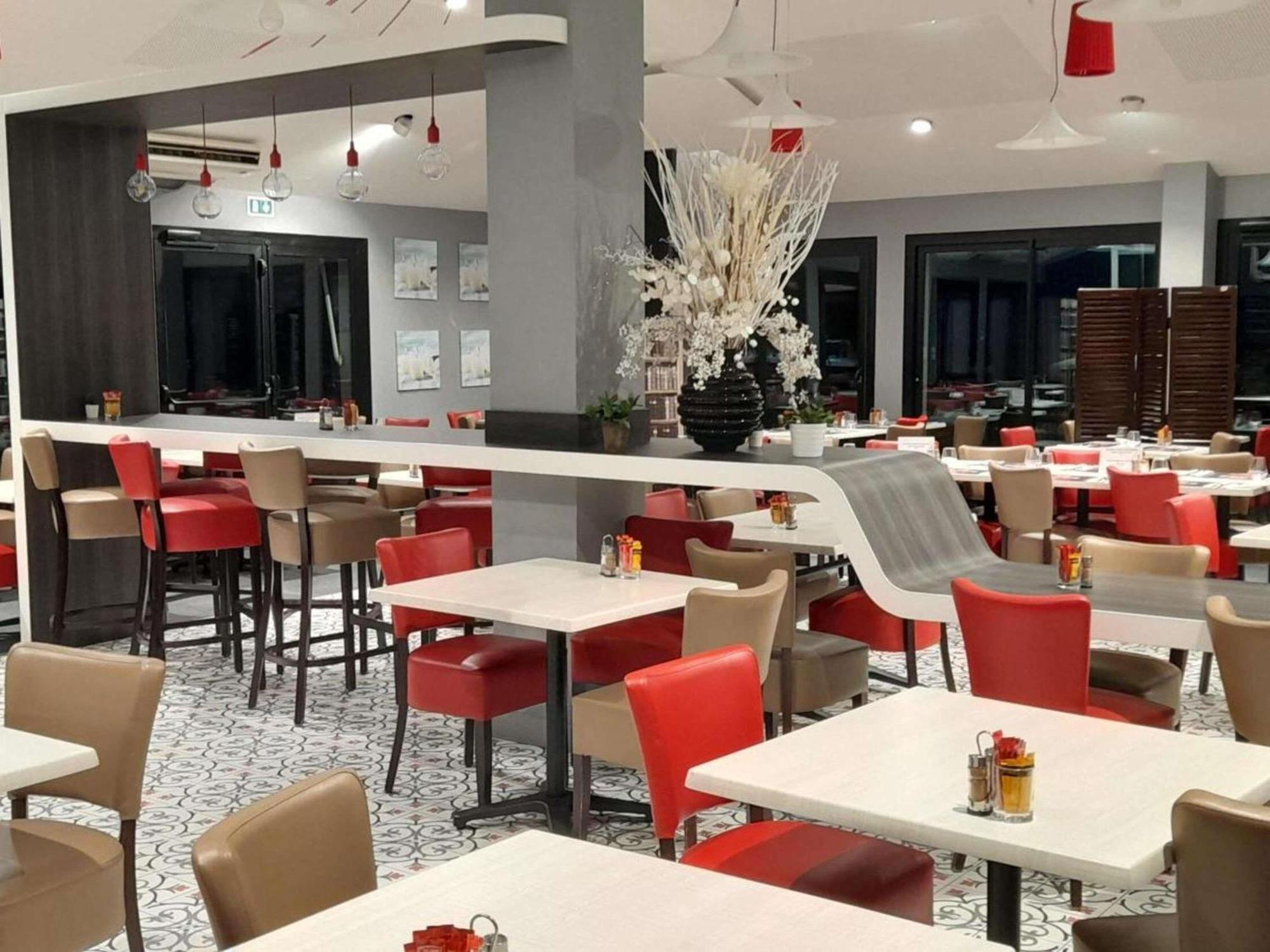 Готель Ibis Styles Segre Екстер'єр фото