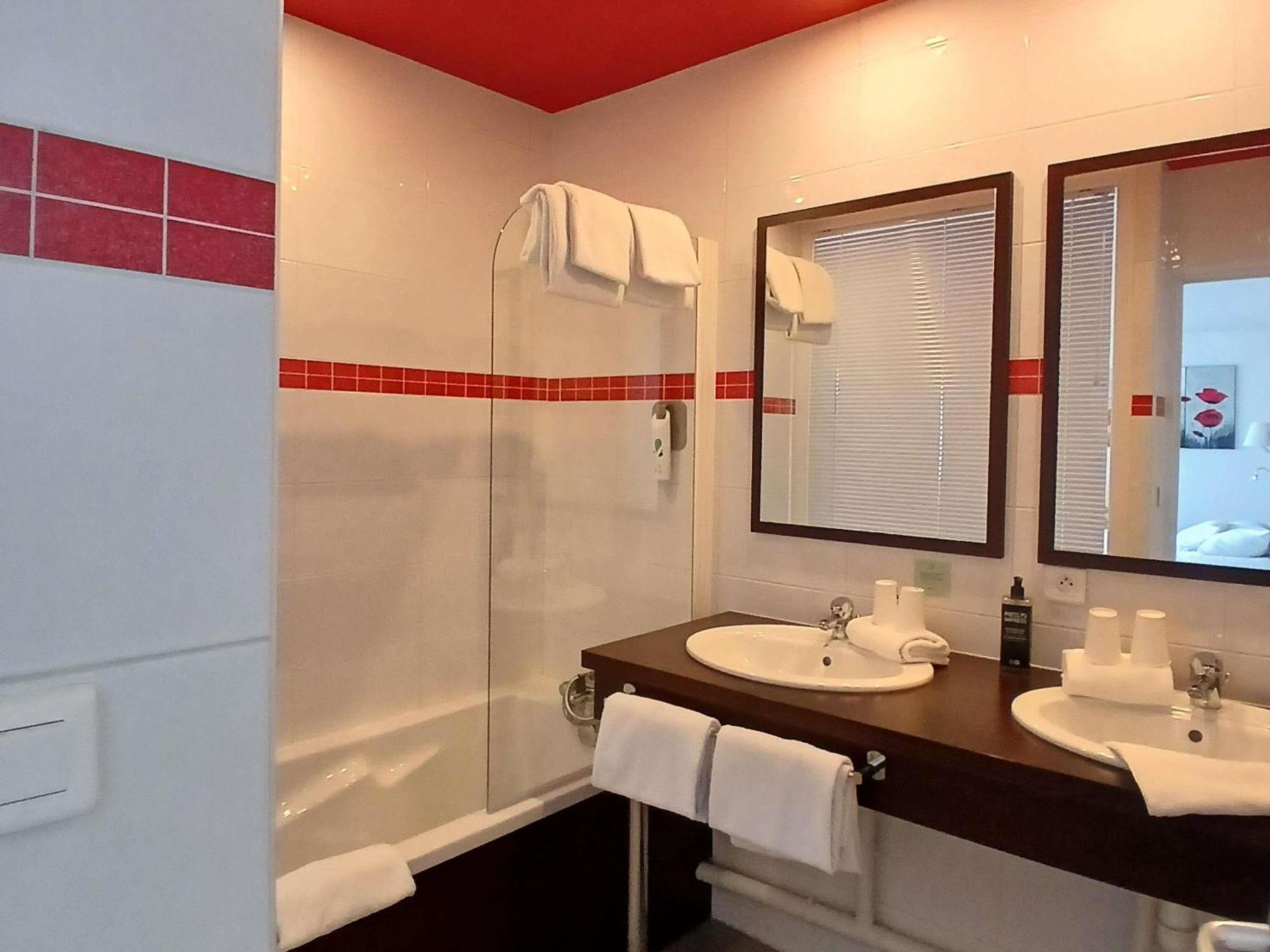 Готель Ibis Styles Segre Екстер'єр фото