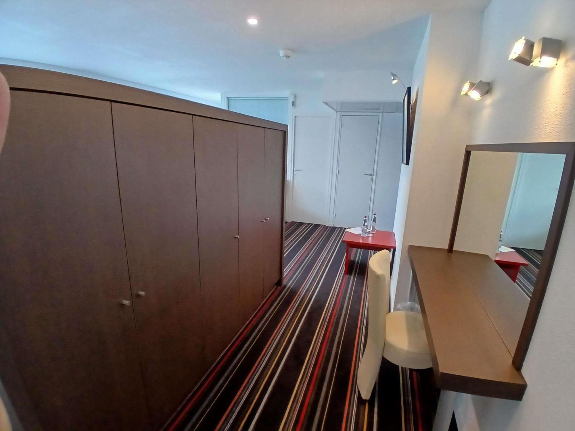 Готель Ibis Styles Segre Екстер'єр фото