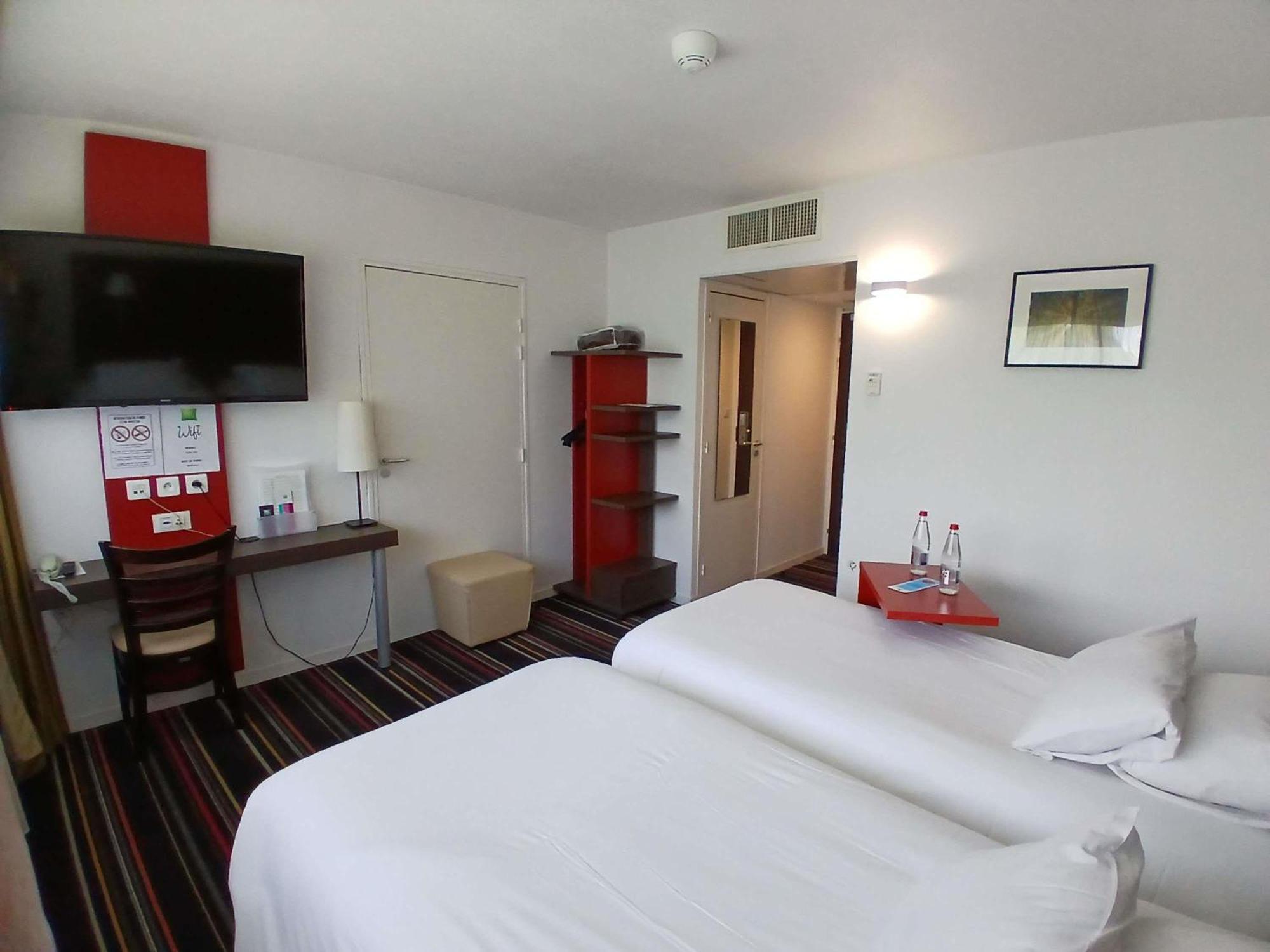 Готель Ibis Styles Segre Екстер'єр фото