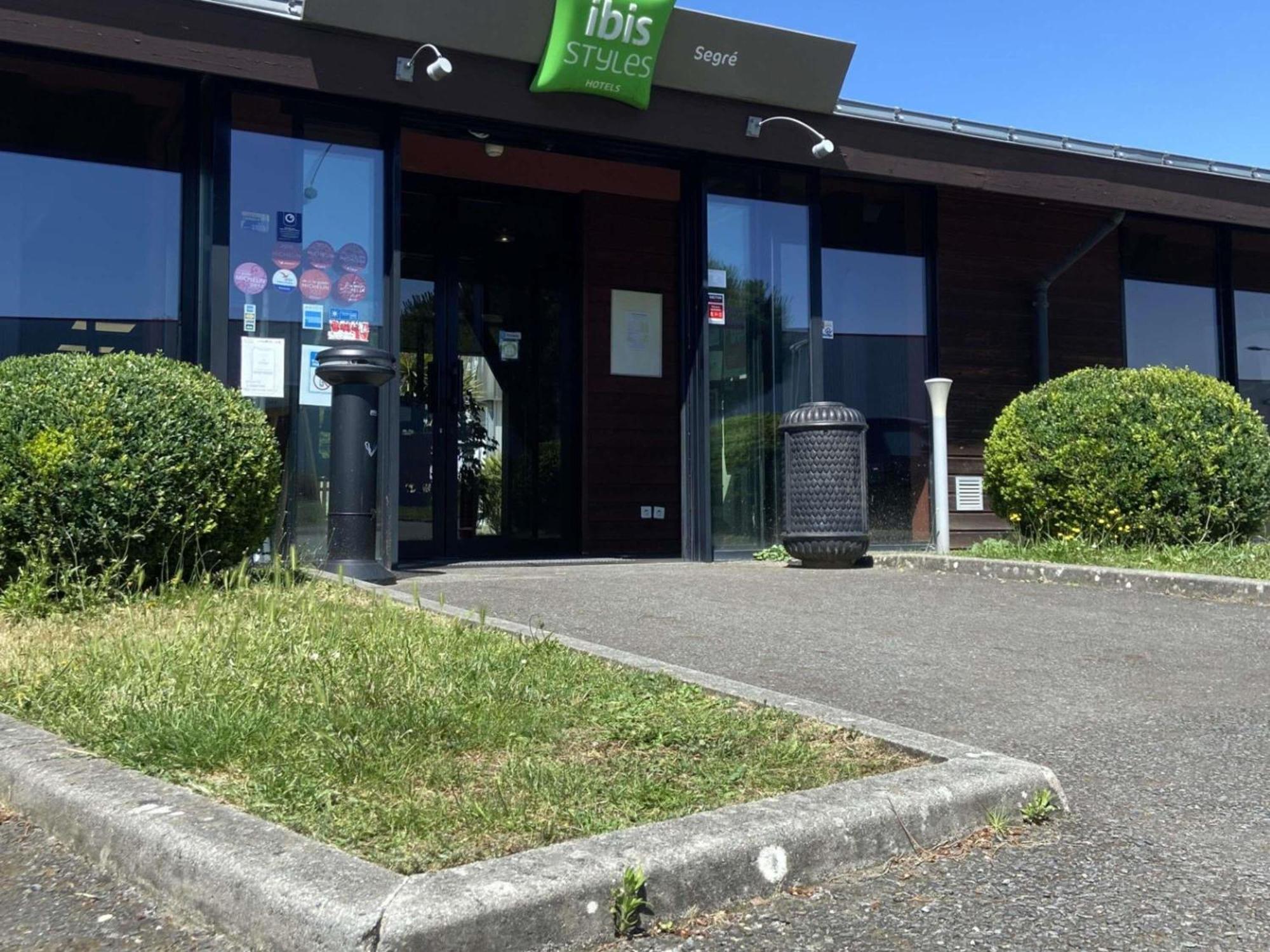 Готель Ibis Styles Segre Екстер'єр фото