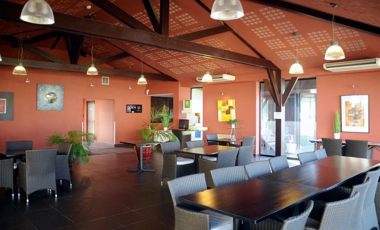 Готель Ibis Styles Segre Екстер'єр фото